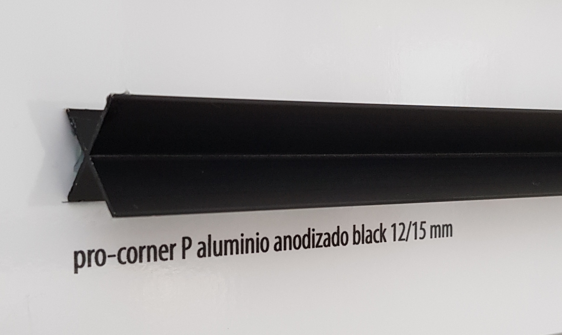 

Профиль Butech Profil B71342706 Pro-Corner P Black 15x12х2500